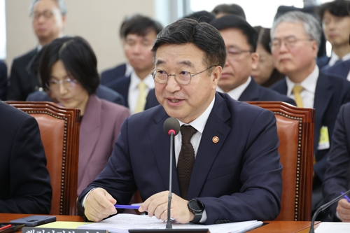 행안장관 "백종원 더본코리아 지자체 계약 전면점검"