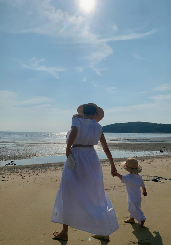 문가비, 아들 온라인카지노 커뮤니티 벳무브 깜짝 공개…정우성 친자 인정 후 처음