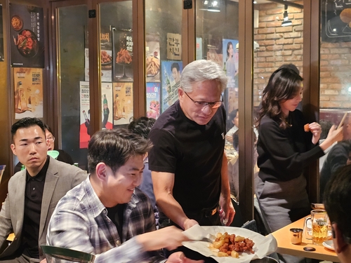 교촌이 온라인카지노 굿모닝 황 '치맥회동' 테마주?…급등했다 상승분 반납