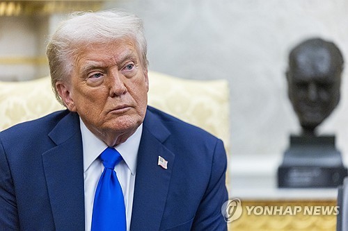 트럼프, '면허 박탈' 위협하던 CBS와 인터뷰…내일 공개