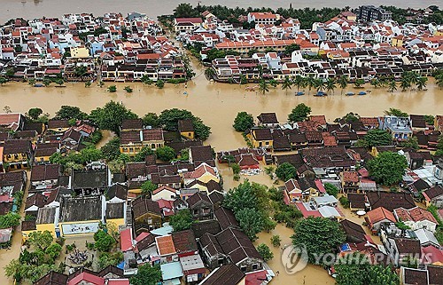 베트남서 대규모 홍수로 35명 사망…후에·다낭 피해 커