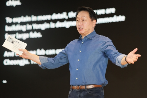 최태원 "젠슨 황, 더 이상 HBM 개발 재촉 안 해"