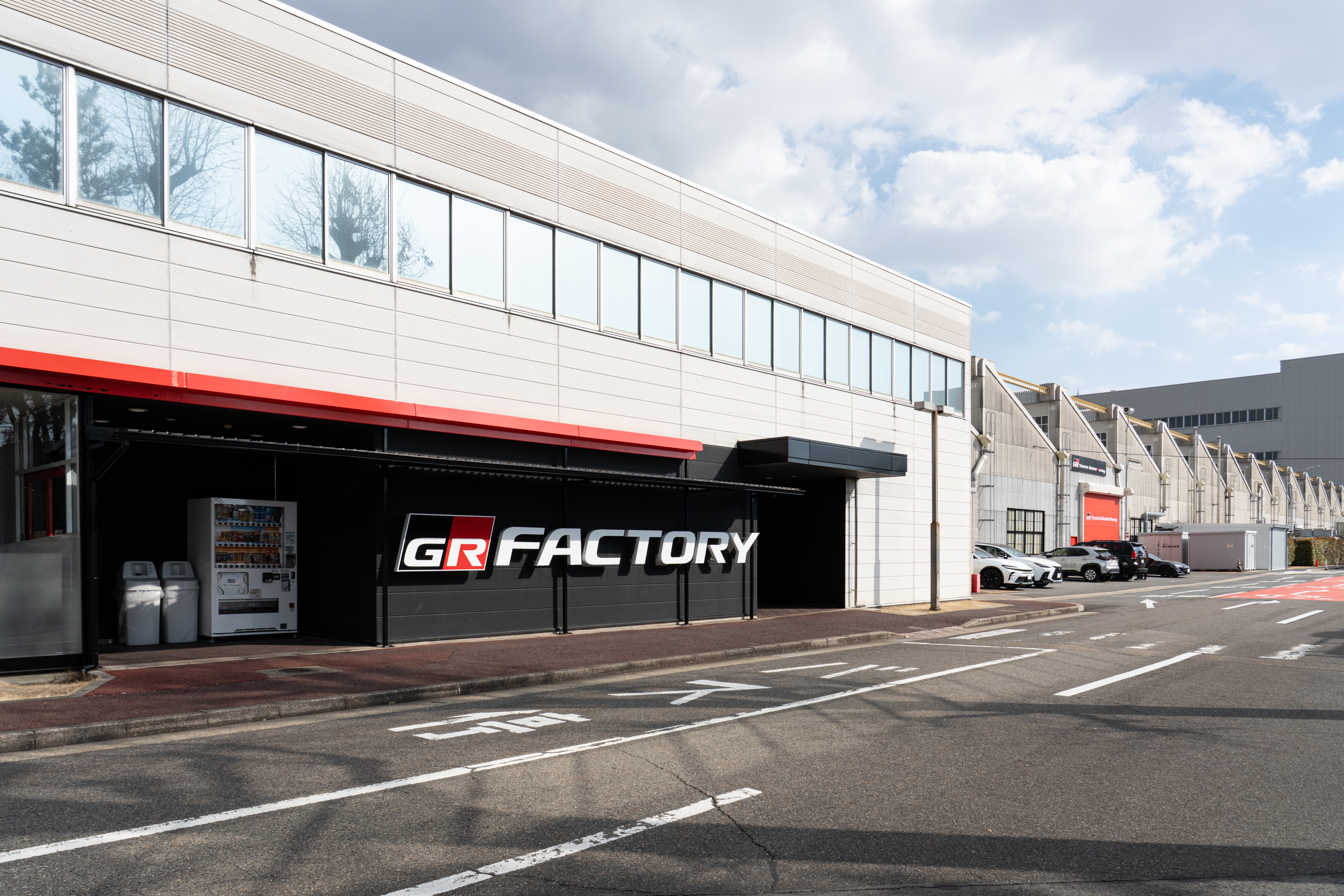 [차담] 일본엔 '핸드메이드' 스포츠카가 있다?…도요타 공장 가보니