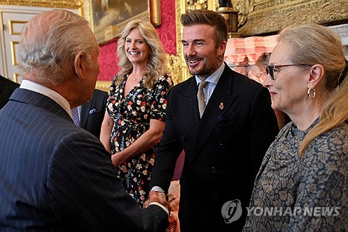 데이비드 <em class='find'베컴</em 온라인카지노 알파벳 작위 수여식에서 '케데헌 골든' 연주됐다