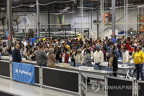미 투표조작설 난무…개표소 유리벽 세우고 인터넷 차단