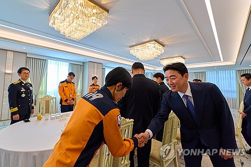 강훈식 "이 대통령, 잠시 재온라인카지노 사이트 필요…곧 기운차게 복귀"