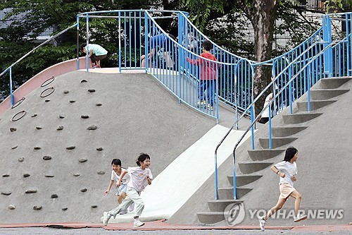 "온라인카지노 불법 벳무브에 위기감"…日도쿄서 교사에 '학부모 면담 녹음' 허용 추진