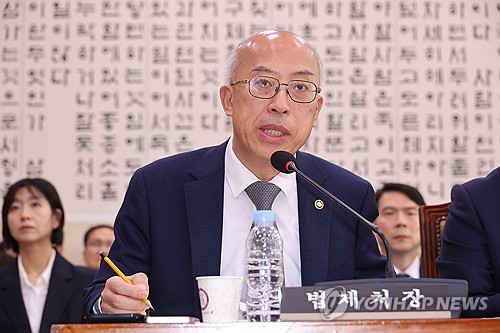 사설 카지노장, '이 대통령 무죄' 발언 사과…"죄송하게 생각"