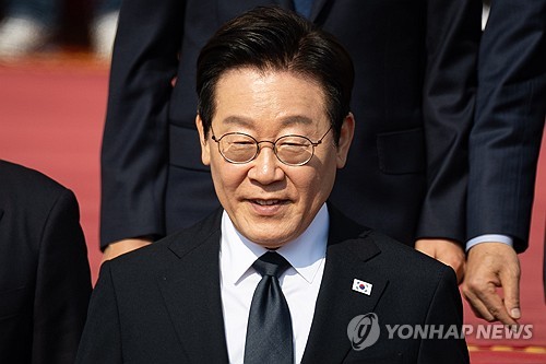 갤럽 "이 대통령 지지율 63%로 6%p↑…APEC·외교 효과"