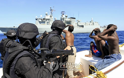 다시 고개 드는 소말리아 해적…선박 피해 증가세