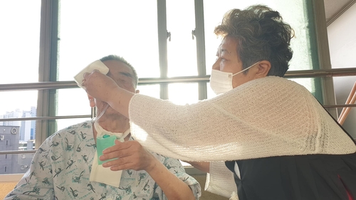 '이외수 <em class='find'부인</em' 전영자씨 별세…향년 72세