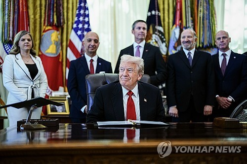 트럼프 "관세 덕분에 기업들 미국으로…1인당 최소 2천불 배당금 지급될 것"