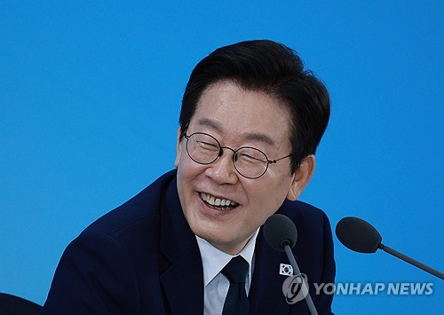 이 대통령, 민주당 지역위원장들 향해 "하나일때 가장 강해"