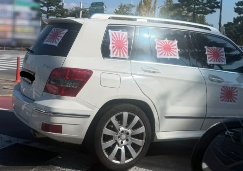 대구 도심 한복판에 등장한 '욱일기 벤츠'…"처벌 방법 없나" 공분