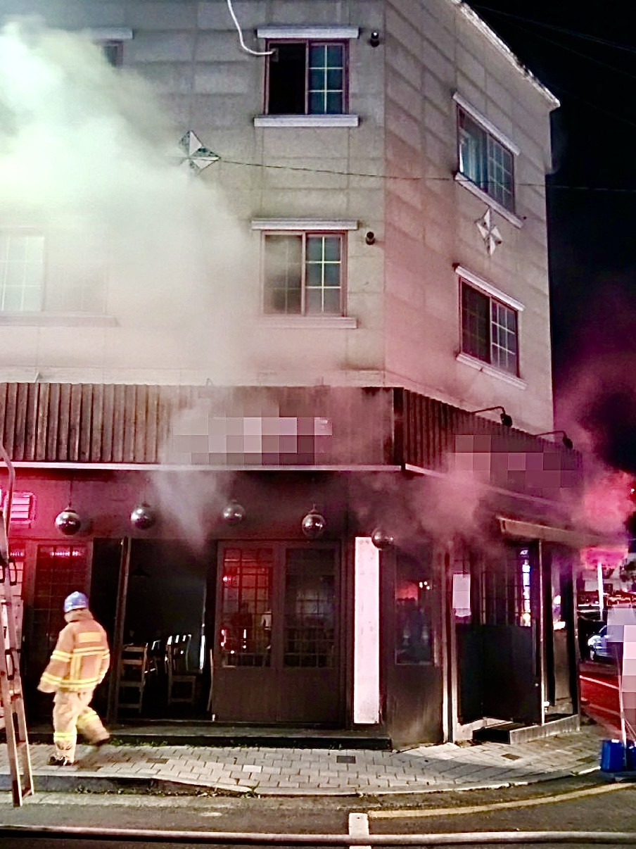 김포 상가 건물서 화재…20여 분 만에 완진