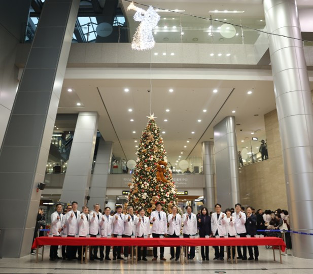 세브란스온라인카지노 추천 1, 크리스마스 트리 점등식…성탄 불 밝혀