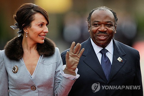 '4차례 방한' 봉고 사설 카지노 며느리·손자, 공금 횡령 유죄…징역 20년