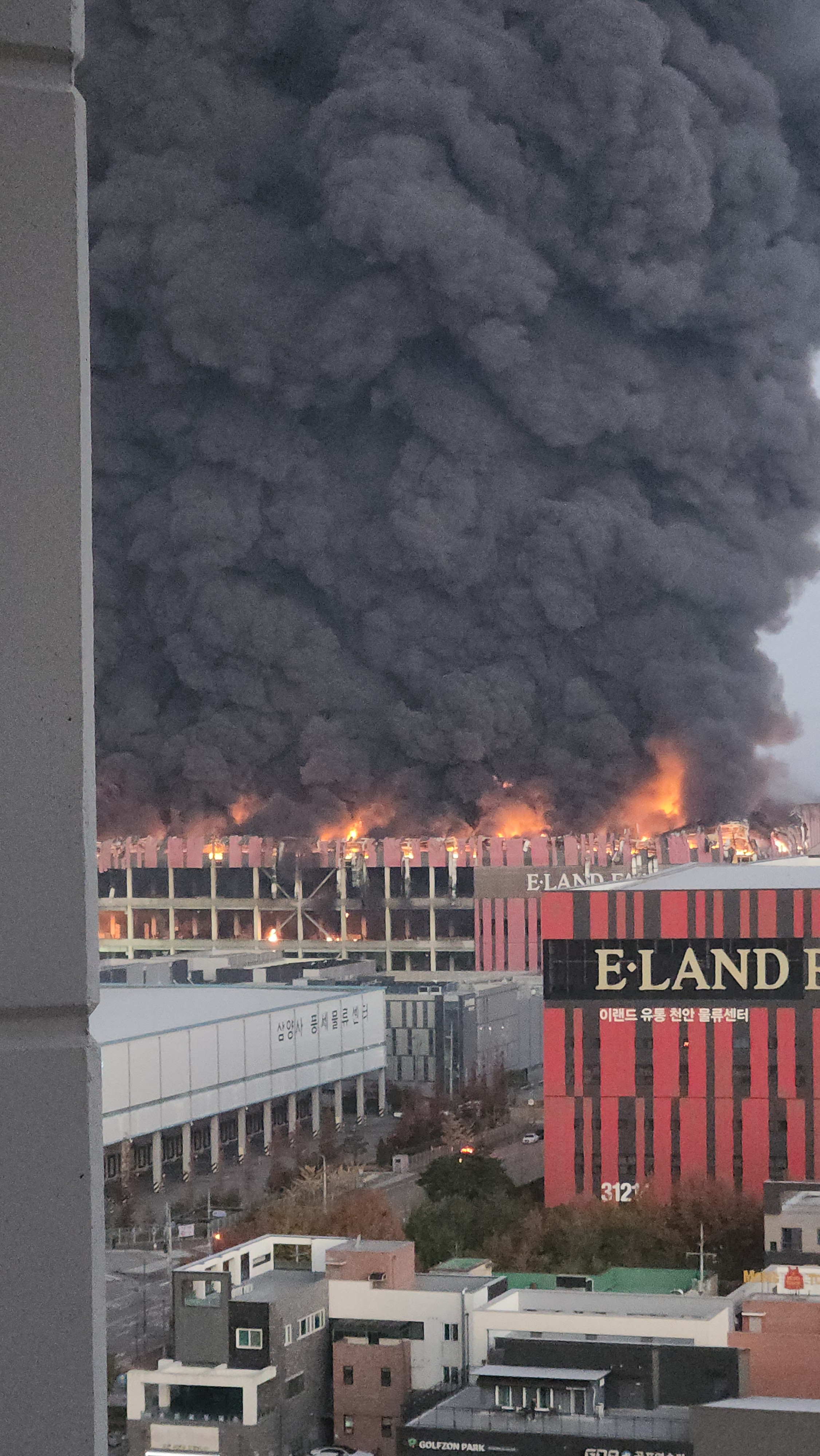 천안 <em class='find'이랜드</em 카지노사이트서 화재…"주민 대피·차량 우회"