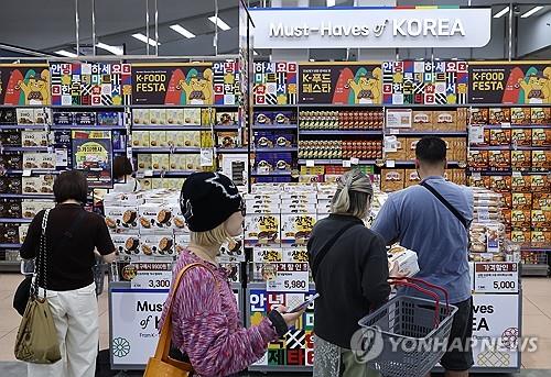 한류 타고 '훨훨'…K-푸드·뷰티·패션, 수출주력으로 우뚝