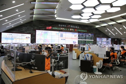 상주영천고속도로 유조차 등 사고 온라인카지노 가입…2명 숨져