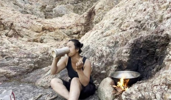 중국서 '야생 온라인카지노 장점 벳무브' 인기…35일간 온라인카지노 장점 벳무브 여성 "<em class='find'쥐</em 잡아 먹으며 버텨"