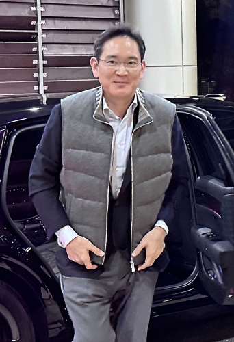 UAE 향하는 이재용…비즈니스 행사로 정상회담 지원