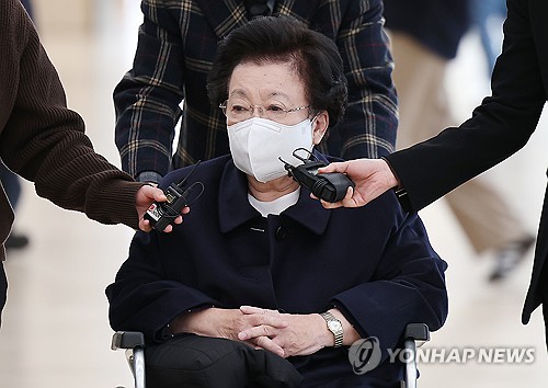 이배용 "김건희가 100만원대 화장품 선물해 금거북이로 답례"