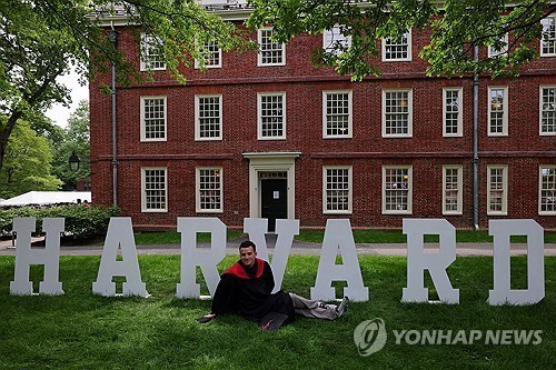 미 대학 해외유학생 신규등록 17%↓…트럼프 탓?