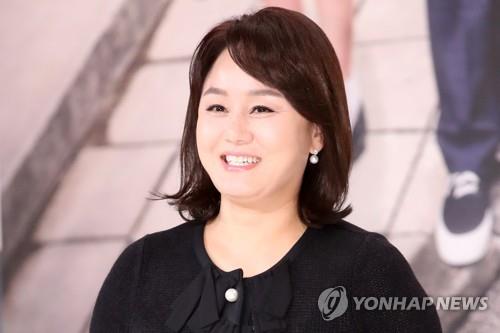 난각번호 4번인데 1번 가격?…이경실 달걀 사업 논란 가열