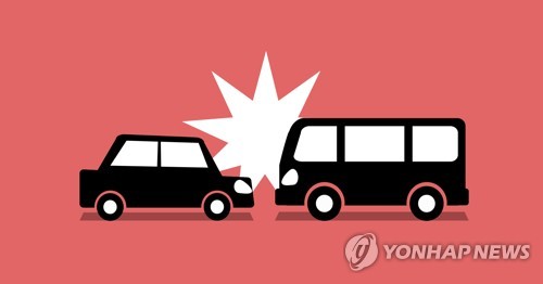 의령서 승합차-승용차 충돌사고…1명 사망·10명 부상