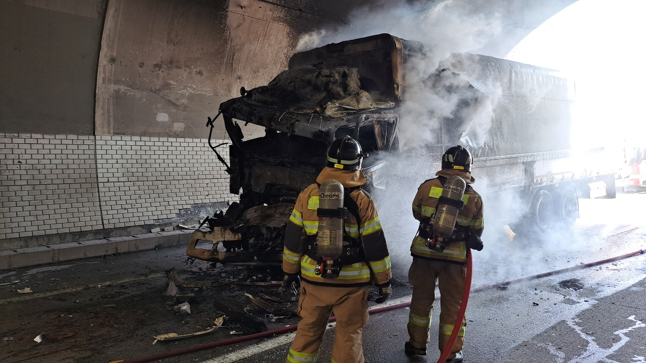 중부내륙고속도 고령 2터널 화물차 3대 <em class='find'연쇄</em <em class='find'온라인카지노 조작 유니88</em…1명 사망·통행 차단