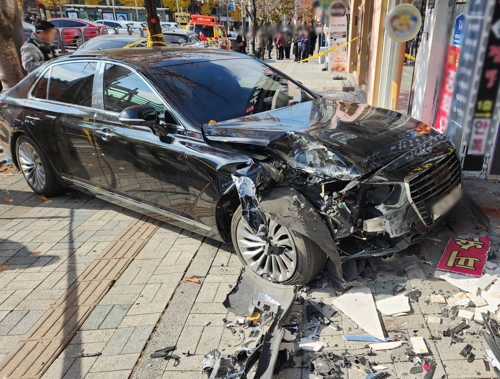 국내 온라인카지노서 70대 운전 차량 인도 돌진…30대 엄마 심정지, 2살 딸도 중상