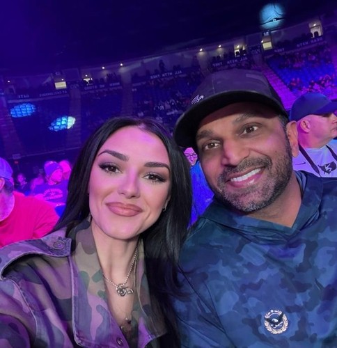 '정부 제트기'로 데이트하더니…특수기동대 여친 경호에 동원한 FBI 국장