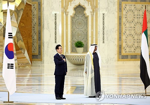 한-UAE 정상 57분 회담…이 대통령 "형제의 정신으로"