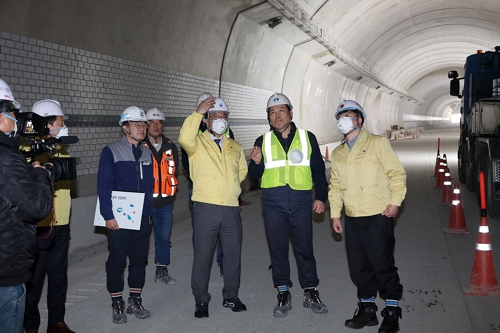 윤호중, 부산서 고속도로 건설현장 <em class='find'온라인카지노 총판</em <em class='find'점검</em