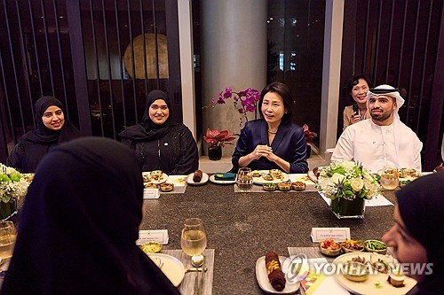 김혜경 여사, UAE 대학들 온라인카지노 콤프동호회 간담회…"한국 문화 알리는데 최선"