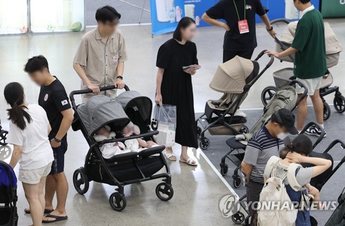 "쌍둥이 부모 10명 중 4명, 긴급시 아이 맡길곳 없어"