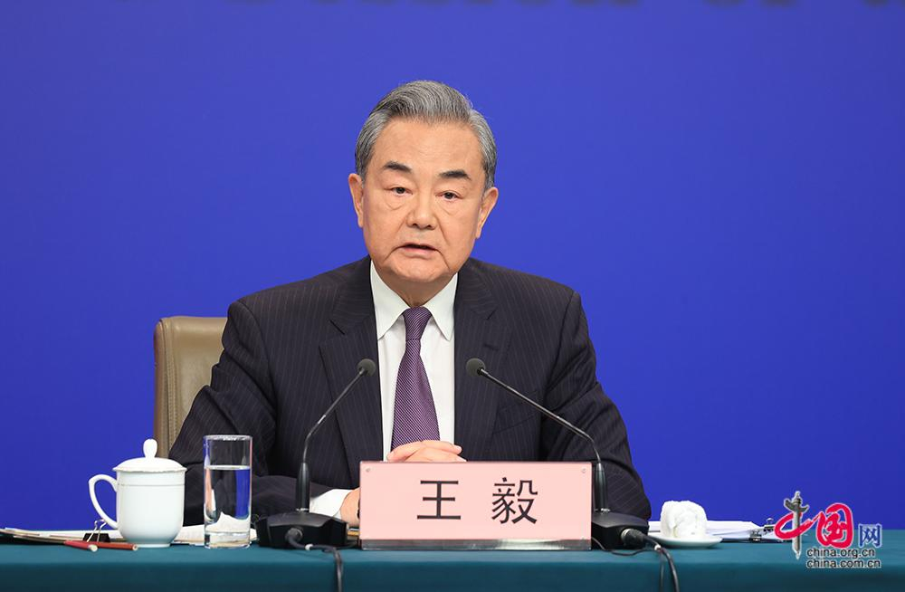 中왕이 "日, 레드라인 넘어…신속한 반성 촉구"