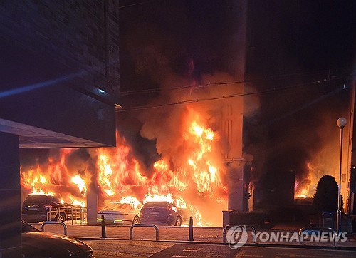 '신월동 온라인카지노사이트 화재' 70대 남성 긴급체포…구속심사