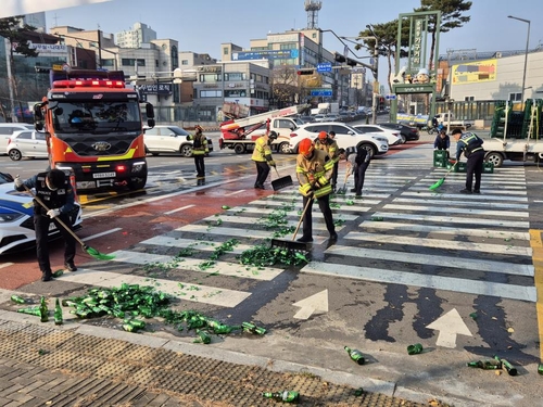 <em class='find'맥주</em 200병이 길바닥에 '와르르'…달리던 1톤 트럭서 온라인카지노 순위져