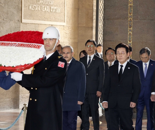 이 온라인카지노 처벌, 튀르키예 국부 묘소 참배…"형제국과 공동번영"