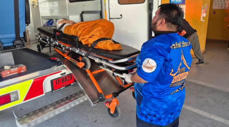 "저 살아있어요" 온라인카지노 순위 직전 들려온 '똑똑' 소리…태국 여성 극적 구조