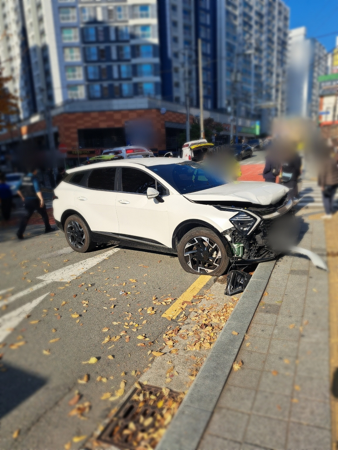 온라인카지노 후기 벳엔드 남구 교차로서 SUV가 모녀에 돌진…초등생 <em class='find'딸</em 사망