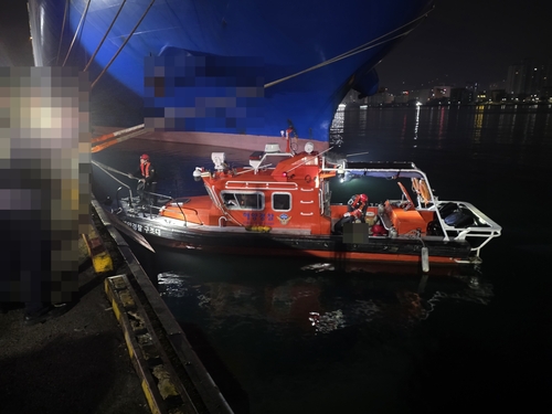 창원 마산항 SUV 바다 추락…50대 운전자 <em class='find'온라인카지노 운영</em