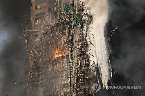 '대나무 비계' 타고 퍼진 화마…온라인카지노 아벤카지노 <em class='find'아파트</em <em class='find'화재</em 피해 키웠다