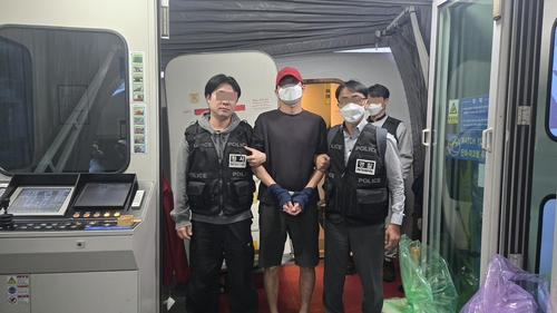 캄보디아 로맨스스캠 조직원 베트남서 강제 송환