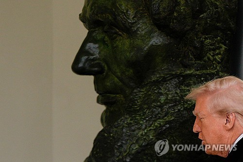 트럼프 또 막말…'노화설' 온라인카지노 후기 벳엔드한 女기자에 "추하다"