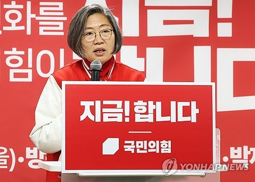 "이 온라인카지노 게임 두 아들 군 면제" 허위 글 게시한 이수정 기소