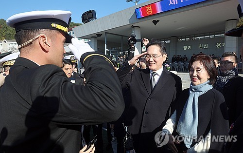 이재용 바카라 카지노, 아들 장교 임관식서 경례로 화답…임세령 부바카라 카지노도 참석