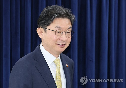 이억원 "가상자산 자금세탁 엄단…코인 실명제 100만원 이하로 확대"